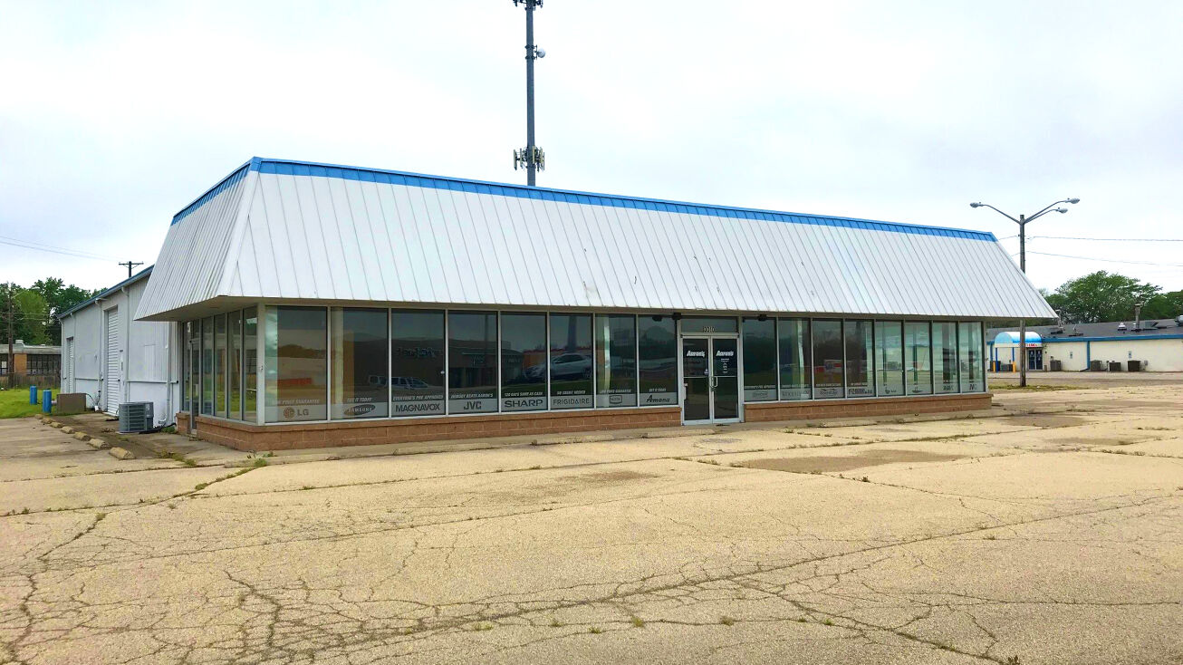 3010 Court St, Pekin, IL 61554