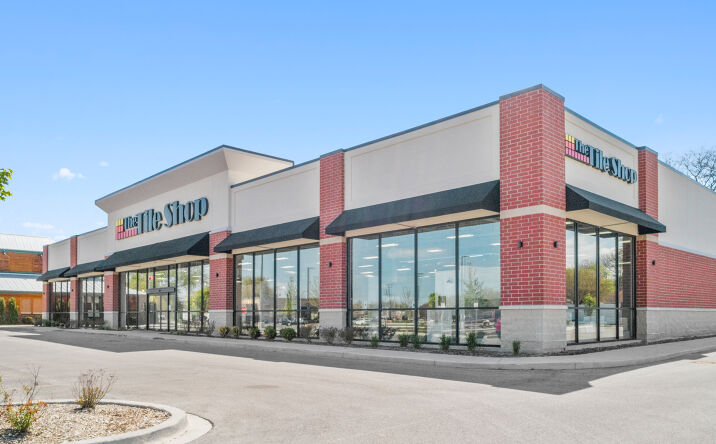 Pictures of Retail property located at 821 E Rand Rd, Mount Prospect, IL 60056 for comps - image #1
