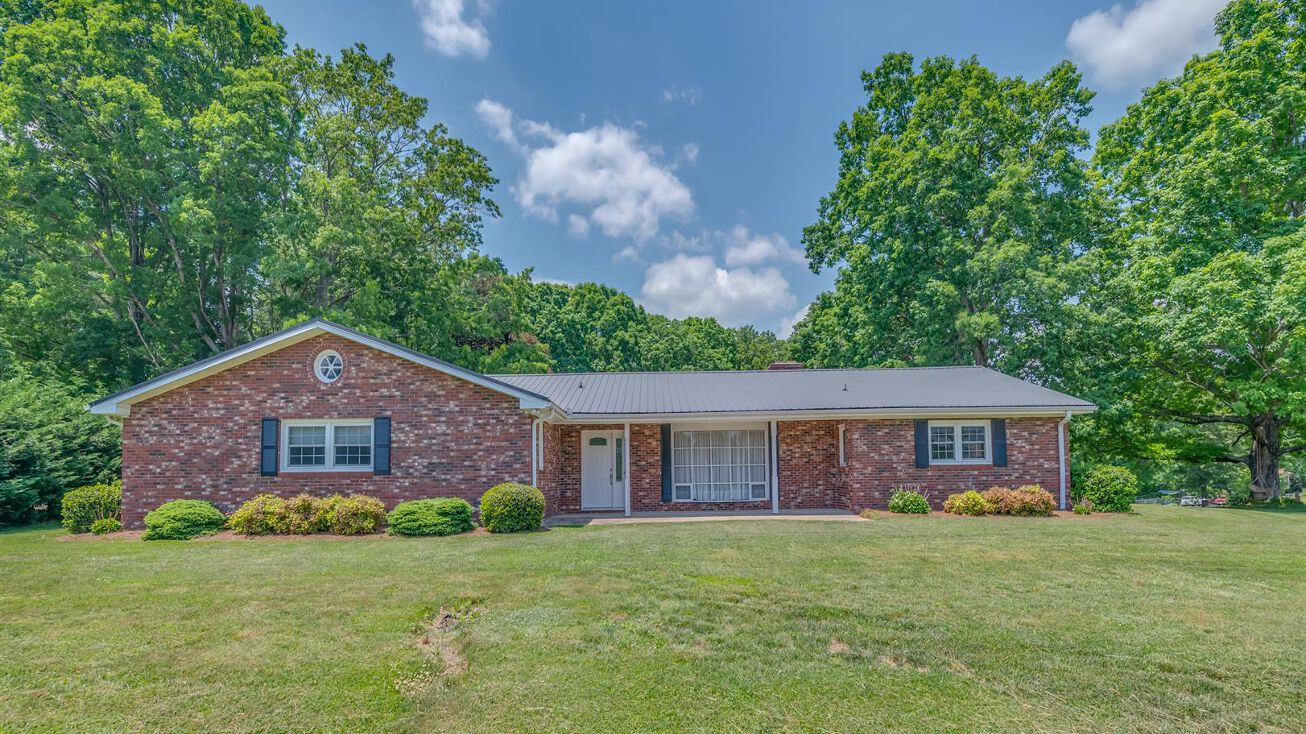 106 Whispering Hills Drive , Hendersonville, NC 28792