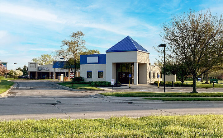 Pictures of Retail property located at 11910 Stonegate Dr, Omaha, NE 68164 for comps - image #1