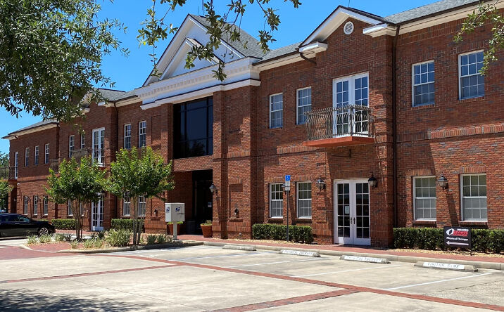 Pictures of Office property located at 1615 Edgewater Dr, Orlando, FL 32804 for comps - image #1