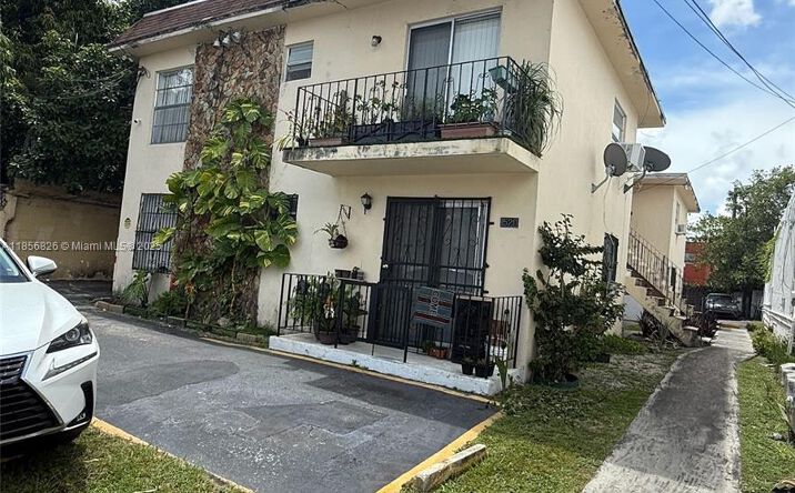 Pictures of Multifamily property located at 1520 SW 1st St, Miami, FL 33135 for sales - image #1