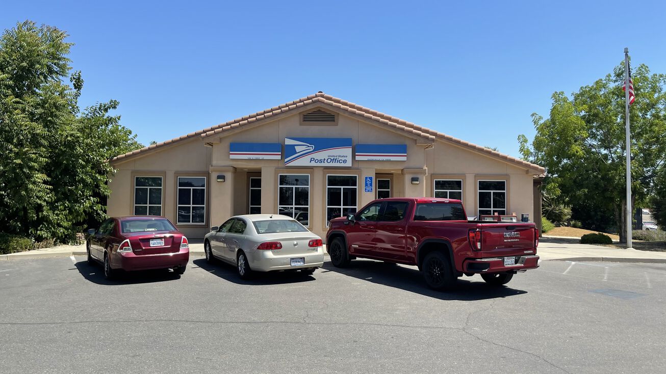 135 S 1st St, Chowchilla, CA 93610