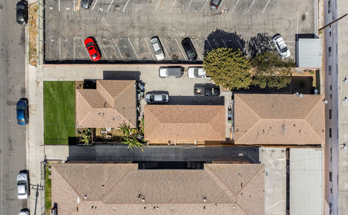 Pictures of Multifamily property located at 4377 W 142nd St, Hawthorne, CA 90250 for comps - image #1