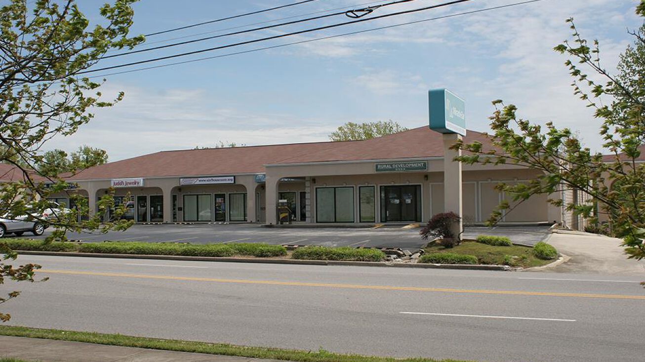 390 S Lowe Ave, Cookeville, TN 38501 Retail Property for Sale