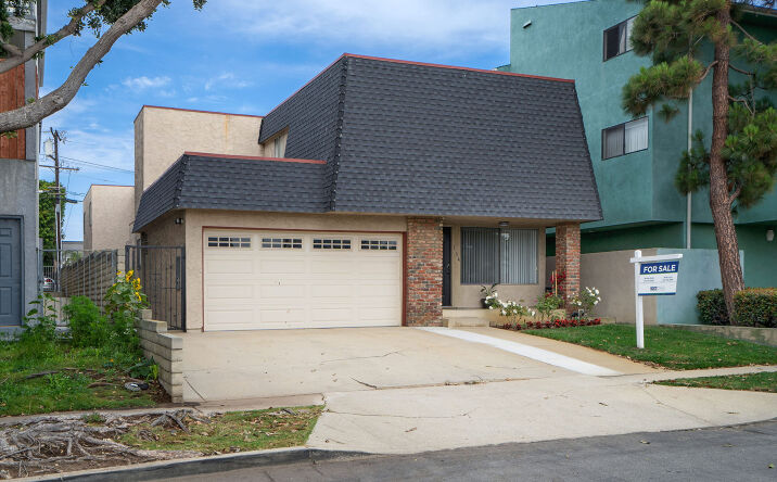 Pictures of Multifamily property located at 134 Concord St, El Segundo, CA 90245 for comps - image #1