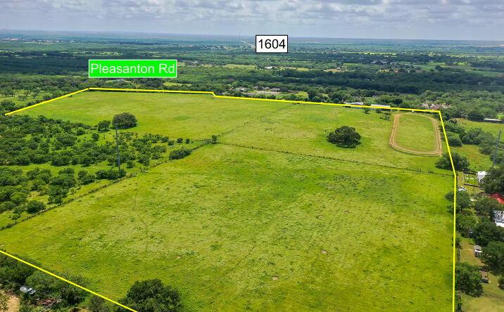 image of property at 20231 PLEASANTON RD San Antonio TX 78221-5263