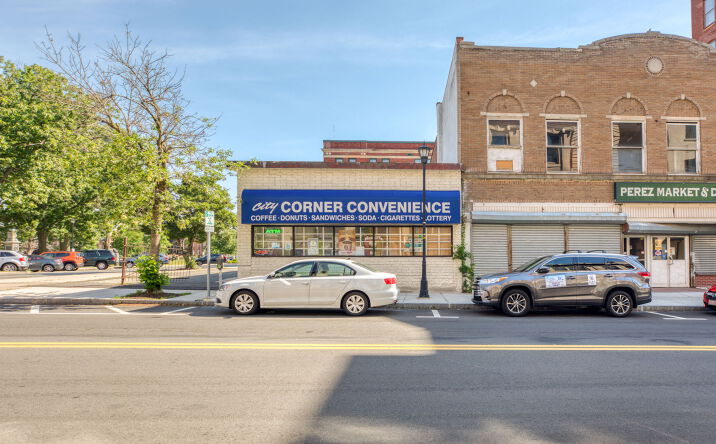 Pictures of Retail property located at 579 Dwight St, Holyoke, MA 01040 for comps - image #1