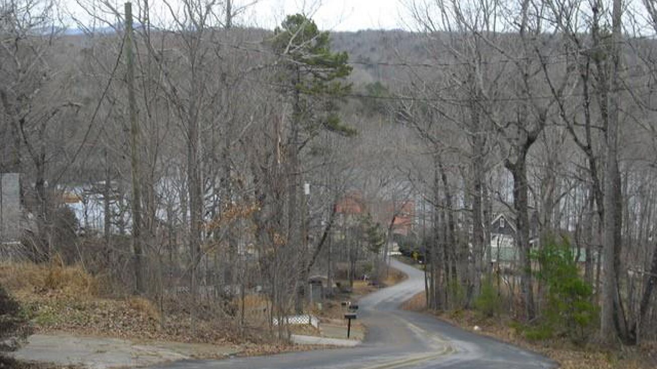 2538 Vaughandale Cir, Gainesville, GA 30506