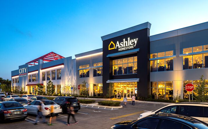 Pictures of Retail property located at 1450 NW 117th Pl, Doral, FL 33182 for comps - image #1