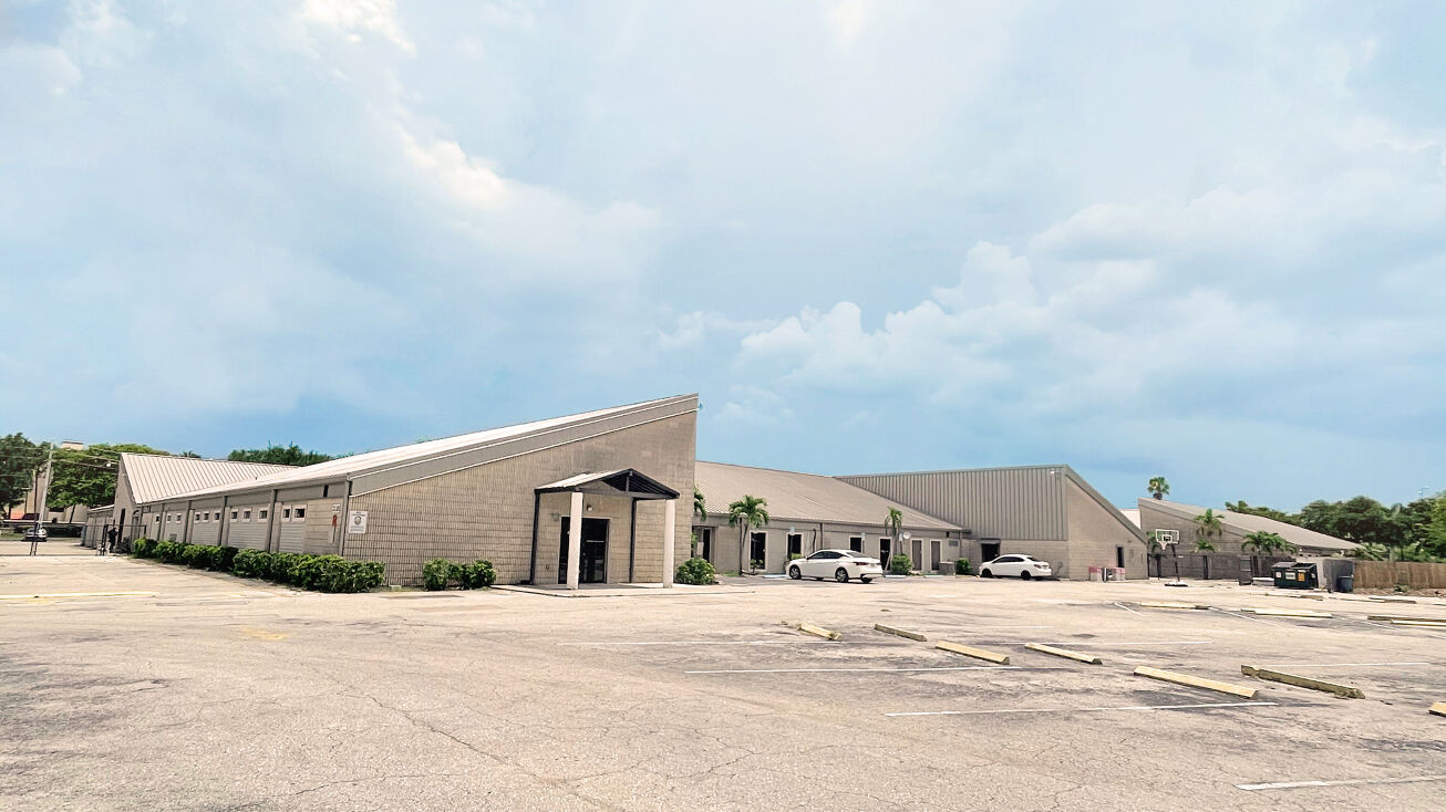 2120 Collier Ave, Fort Myers, FL 33901