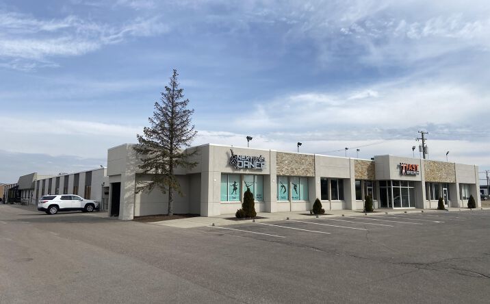 image of property at 950 W MAPLE RD Troy MI 48084-5376