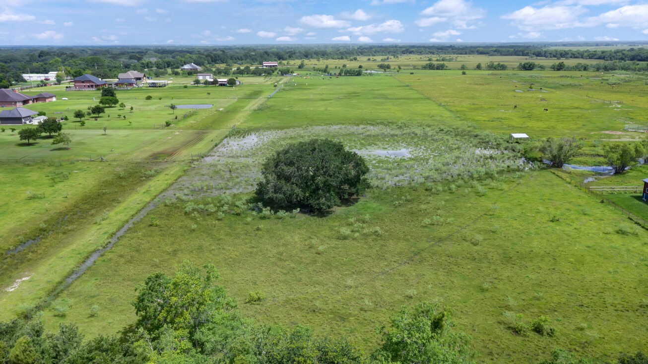 9935 County Rd 67, Manvel, TX 77578