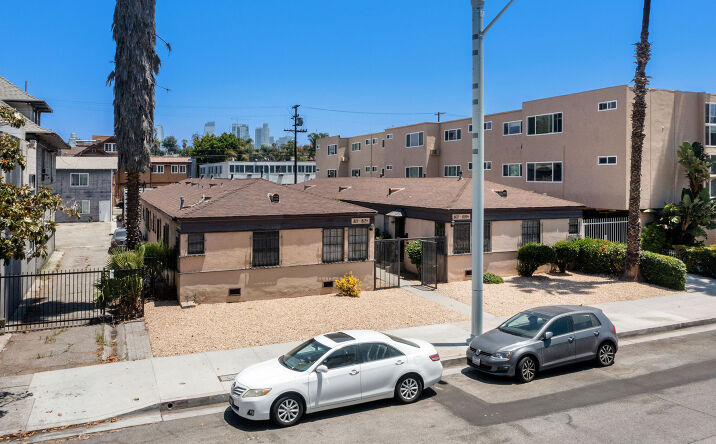 Pictures of Multifamily property located at 807 W 30th St, Los Angeles, CA 90007 for comps - image #1