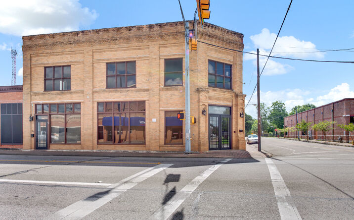 Pictures of Mixed Use, Office, Retail property located at 102 N Gordon St, Alvin, TX 77511, 100 N Gordon St, Alvin, TX 77511 for sales - image #1