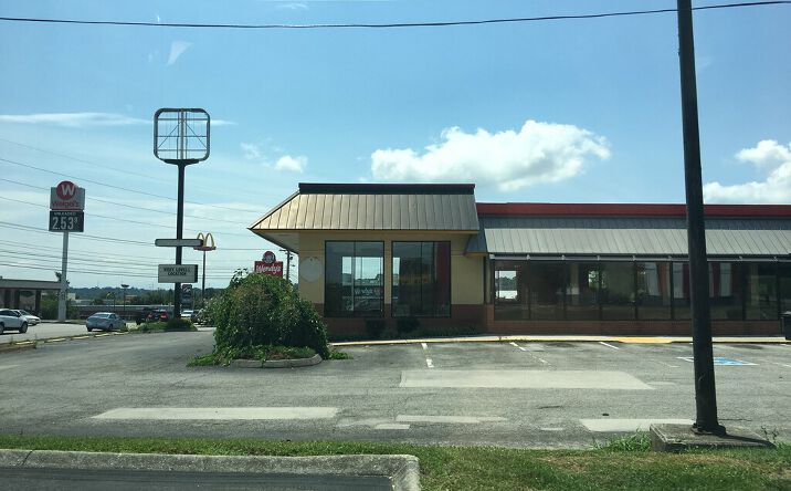 Pictures of Retail property located at 607 W Market St, Bolivar, TN 38008 for sales - image #1