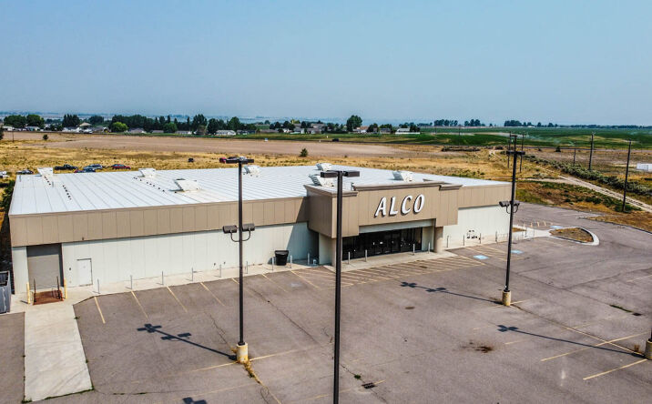 Pictures of Retail property located at 2827 Pocatello Ave, American Falls, ID 83211 for comps - image #1