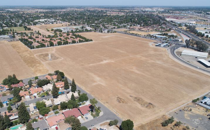 Pictures of Land property located at W Ashlan Ave & N Parkway Dr, Fresno, CA 93722 for sales - image #1