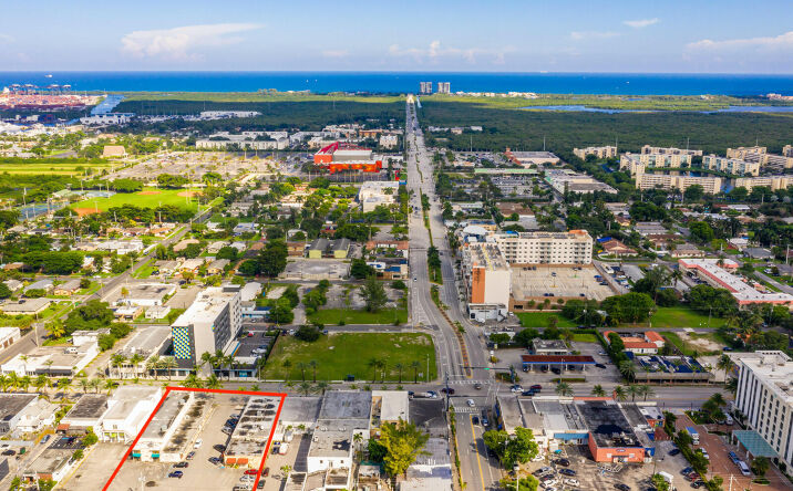 Pictures of Retail property located at 19 North Federal Highway, Dania Beach, FL 33004 for sales - image #1