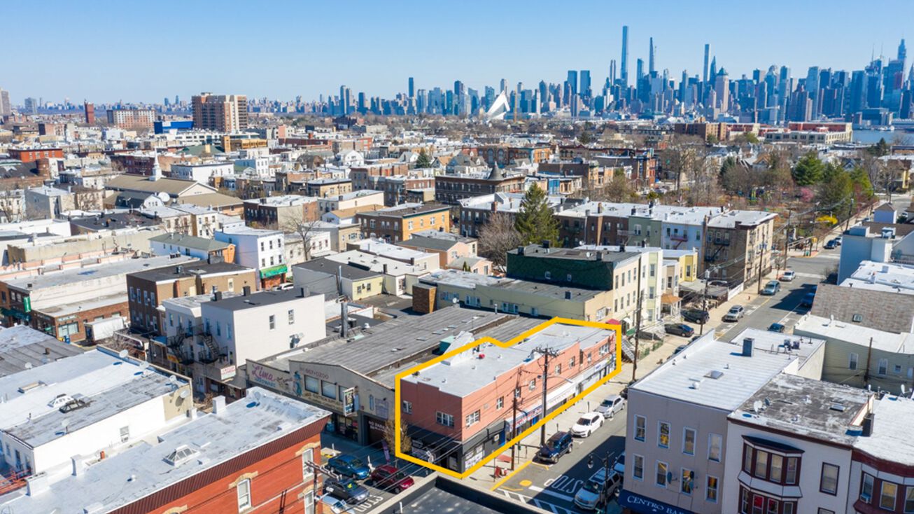 2300 Bergenline Ave, Union City, NJ 07087