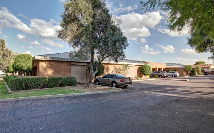 Pictures of Office property located at 2715 W Northern Ave, Phoenix, AZ 85051 for comps - image #1