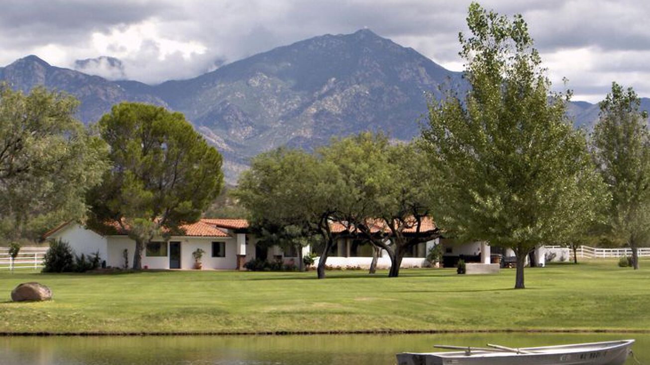 131 Montosa Road, Amado, AZ 85645