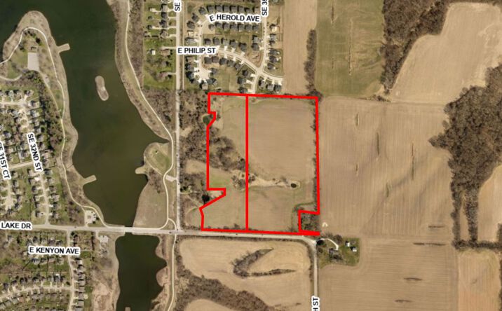 Pictures of Land property located at Easter Lake Dr, Des Moines, IA 50320 for sales - image #1