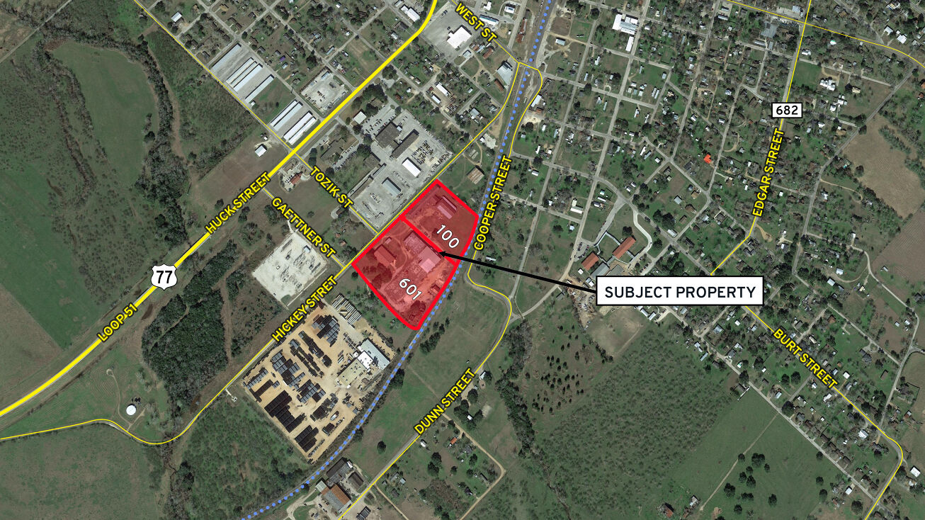 100 Hickey St, Yoakum, TX 77995