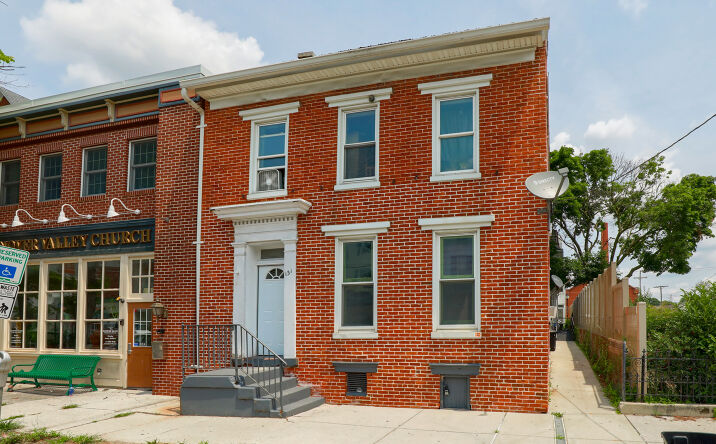 Pictures of Multifamily property located at 131 Carlisle St, Hanover, PA 17331 for comps - image #1