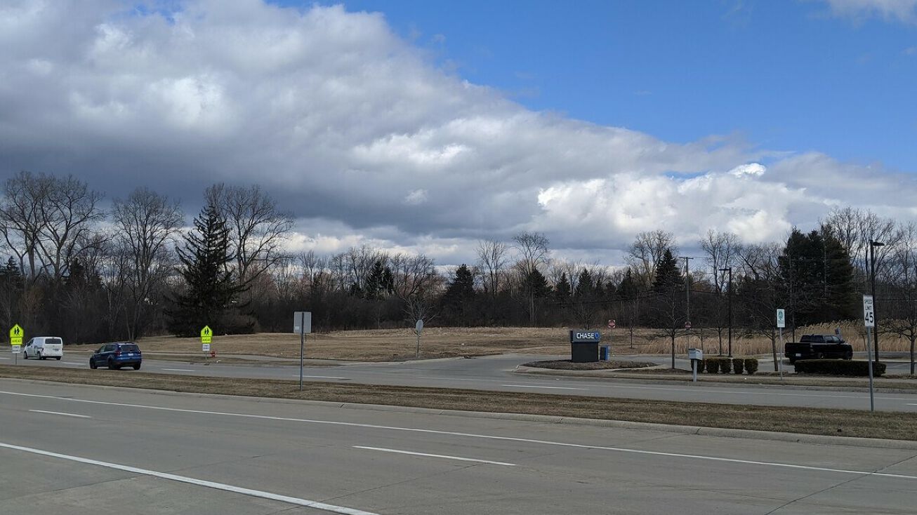 Crooks Rd, Rochester, MI 48309