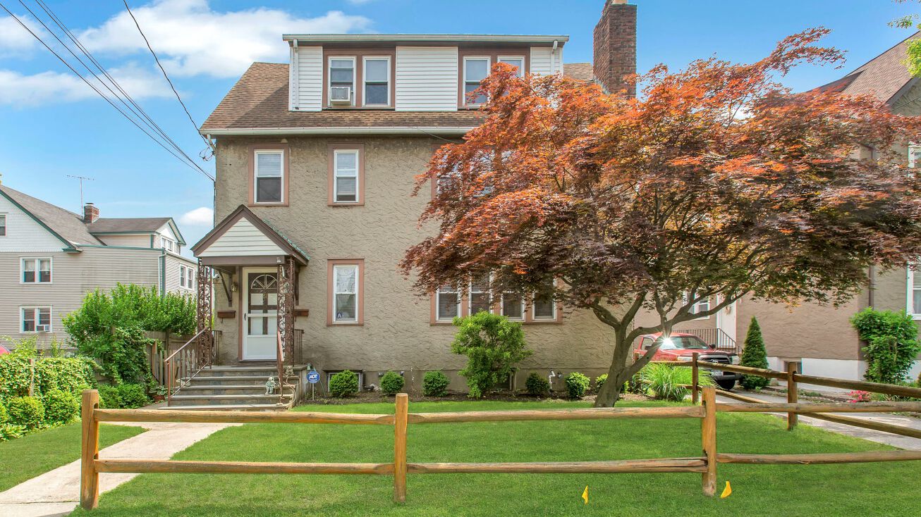 61 ster Ave, Harrison, NY 10528