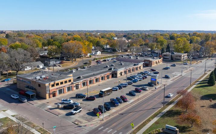 Pictures of Retail property located at 1600 S Western Ave, Sioux Falls, SD 57105 for sales - image #1
