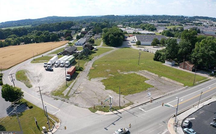 Pictures of Land property located at 2258 S Queen St, York, PA 17402 for sales - image #1