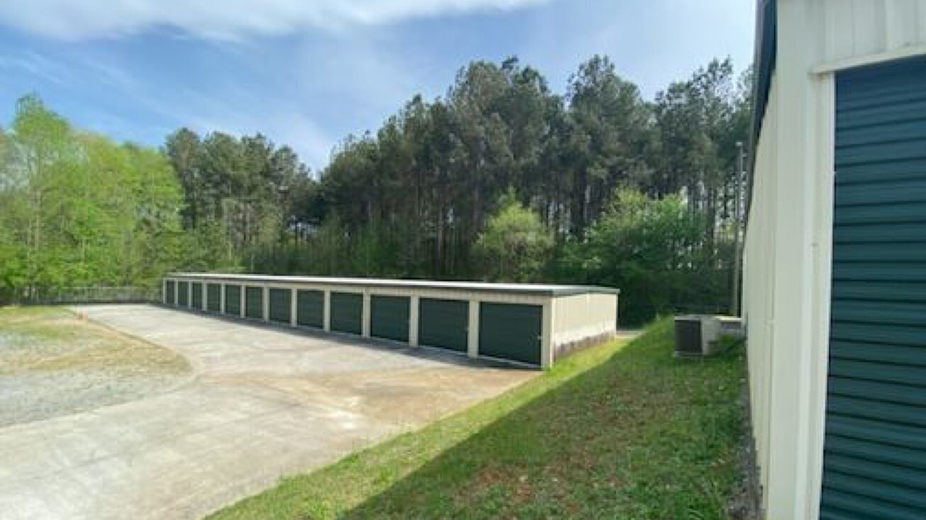 595 Columbia Dr, Carrollton, GA 30117