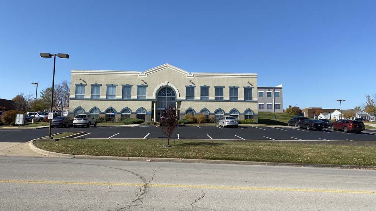 3720 S Arrowhead Avenue, Independence, MO 64057 Office Property for
