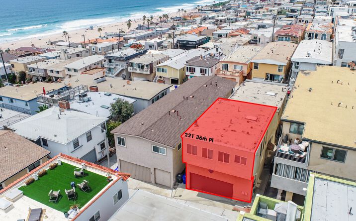 Pictures of Multifamily property located at 221 36th Pl, Manhattan Beach, CA 90266 for comps - image #1