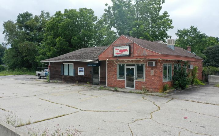 Pictures of Retail property located at 5 Fairlawn Avenue and 233 Main Street, Oxford, MA 01540 for comps - image #1