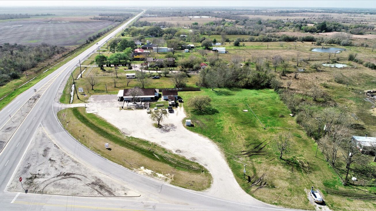 9002 FM 2004, Santa Fe, TX 77510 Retail Property for Sale Cruisers
