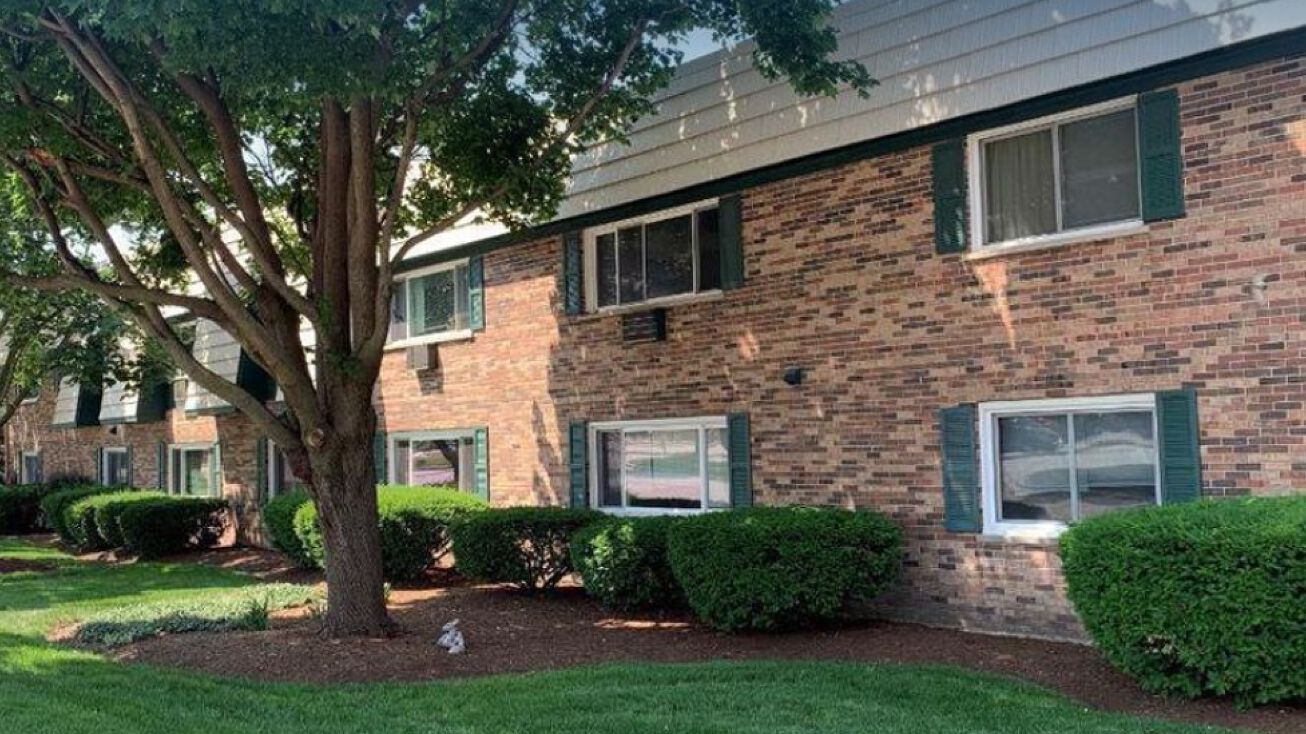 1014 Burlington Ave, Lisle, IL 60532