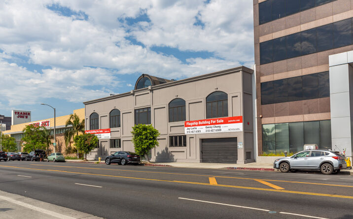 Pictures of Office property located at 157 S Fairfax Avenue, Los Angeles, CA 90036 for comps - image #1