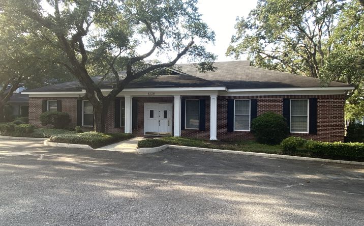 Pictures of Office property located at 4328 Boulevard Park S, Mobile, AL 36609 for comps - image #1