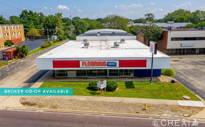 Pictures of Retail, Industrial property located at 4240 N Brandywine Dr, Peoria, IL 61614 for comps - image #1