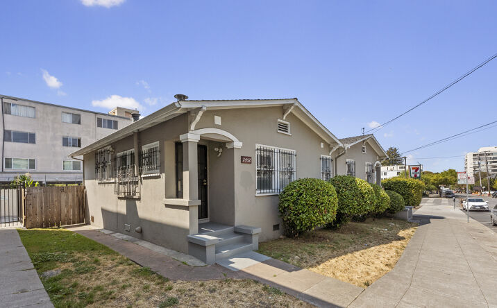 Pictures of Multifamily property located at 2450 Parker St, Berkeley, CA 94704 for comps - image #1