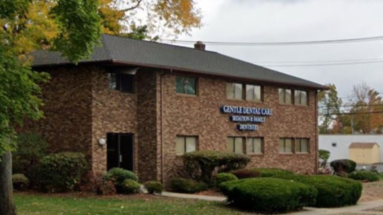 87 East St, Plainville, CT 06062