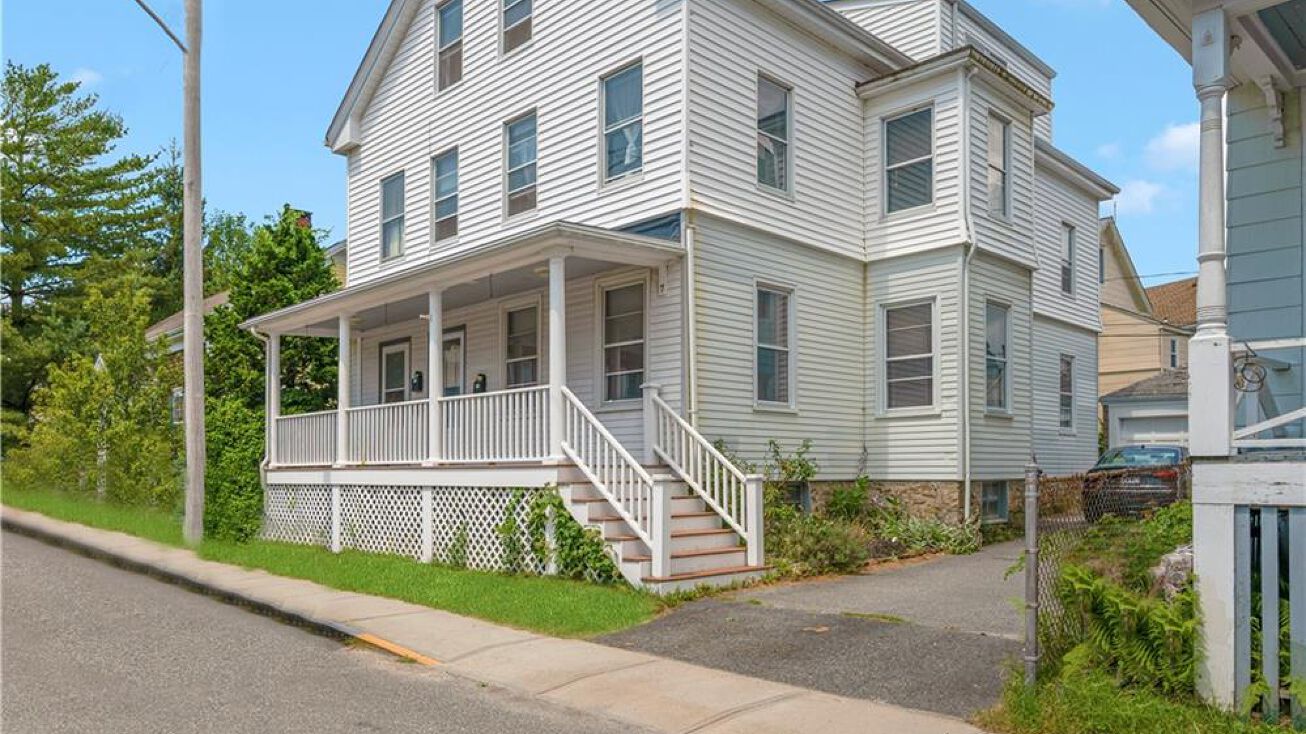 7 Pleasant St, Milton, MA 02186