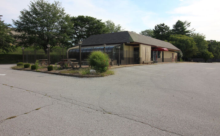 Pictures of Retail property located at 905 Jungermann Road, St. Peters, MO 63376 for comps - image #1