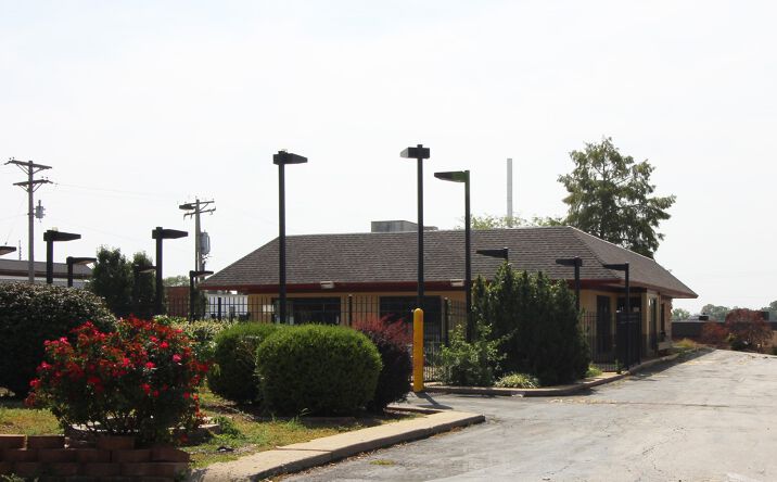 Pictures of Retail property located at 740 South Duchesne Drive, Saint Charles, MO 63301 for comps - image #1