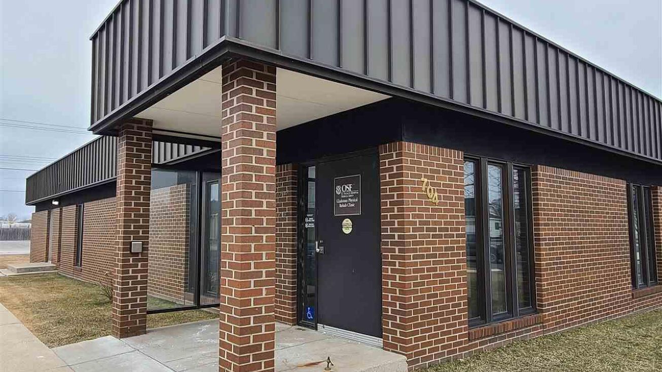 704 Superior Ave, Gladstone, MI 49837