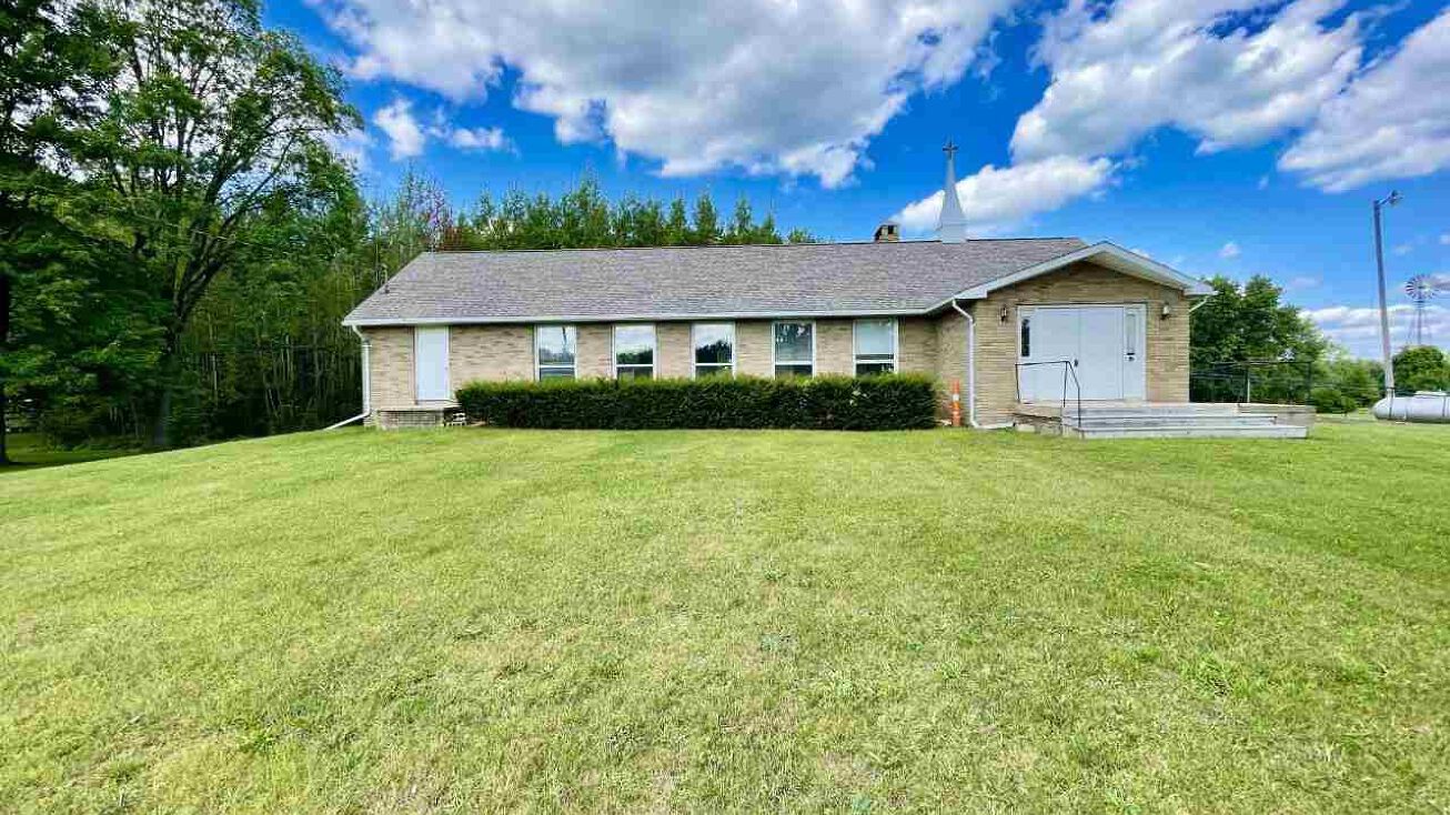 8723 E Howard City Edmore Road, Vestaburg, MI 48891