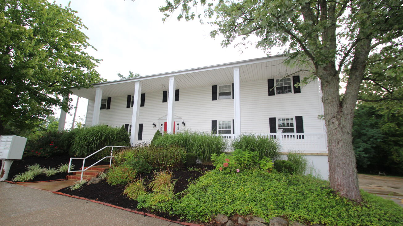 1265 Ridge Rd, Hinckley, OH 44233